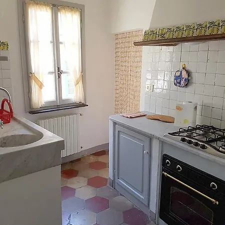 Apartment Sleeps 4 Finale Ligure