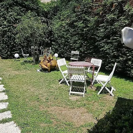 Sleeps 4 شقة