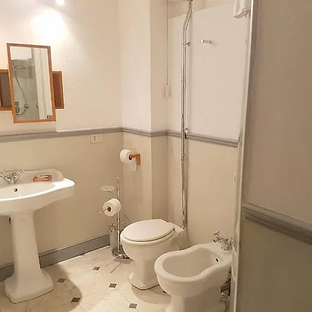 Sleeps 4 *
